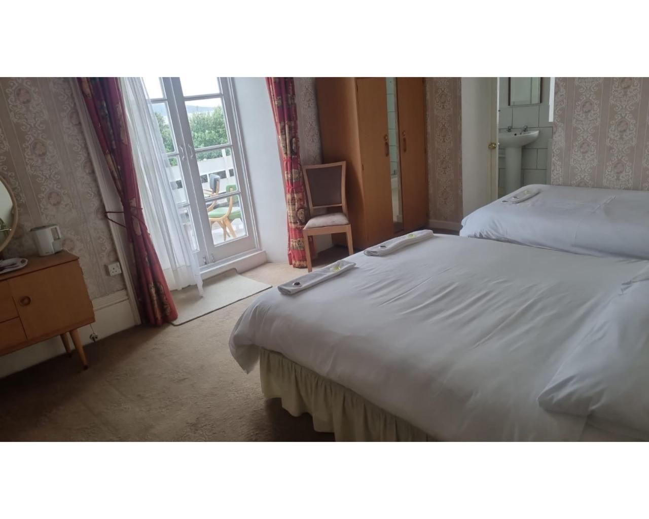 Hotel Savoy *