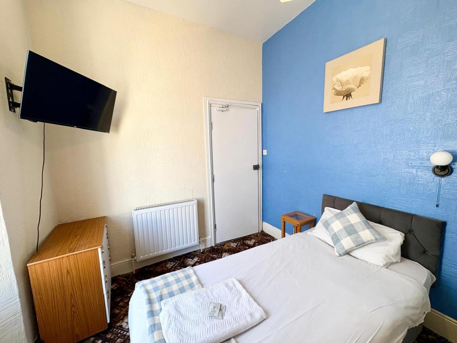 Hotel Savoy *